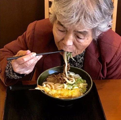 娱乐吃瓜酱老人头像